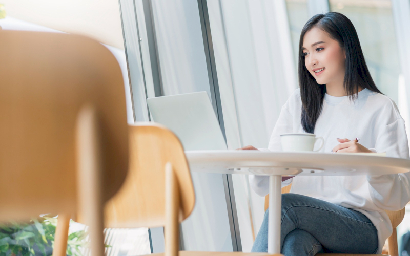 Work From Cafe? Ini Tips Mengontrol Asupan Gula dari Minuman Favorit