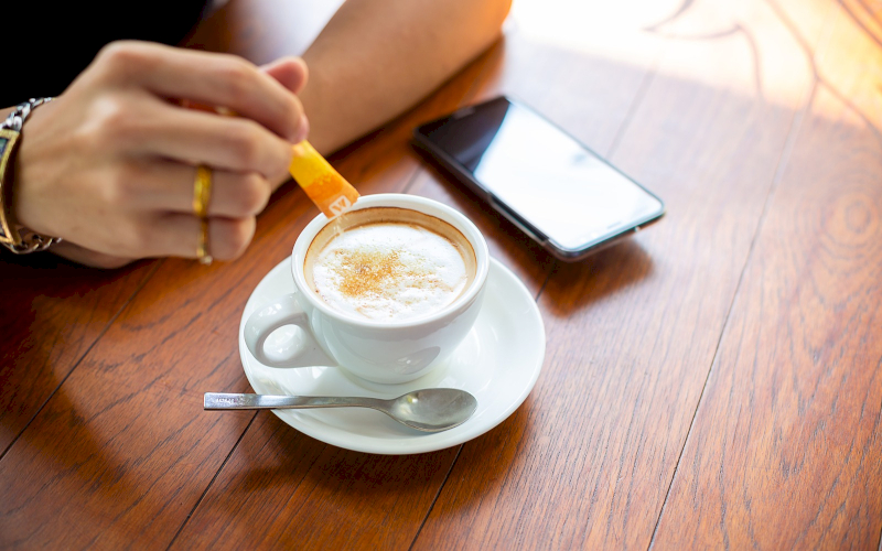 Pemanis Terbaik untuk Kopi dan Teh Tanpa Mengubah Rasa